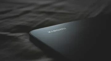 شاومي تطلق هاتفًا نحيفًا ببطارية عملاقة 10000 مللي أمبير تدوم 25 ساعة 1